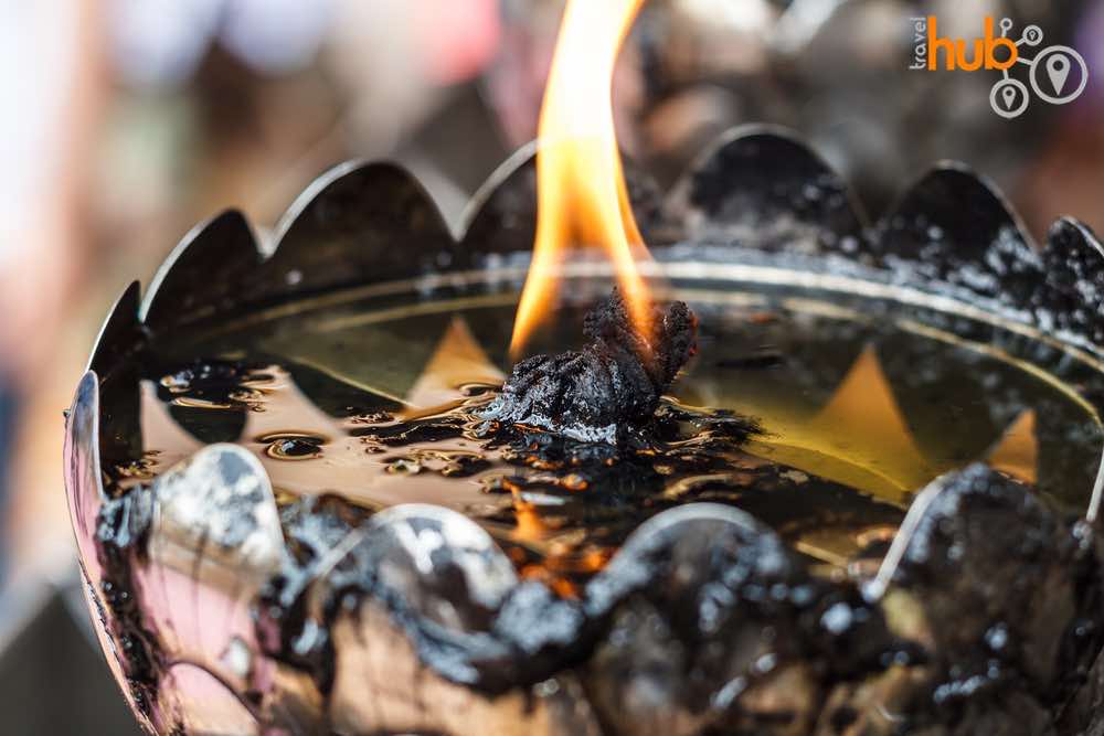 Candles for the lighting of the incense