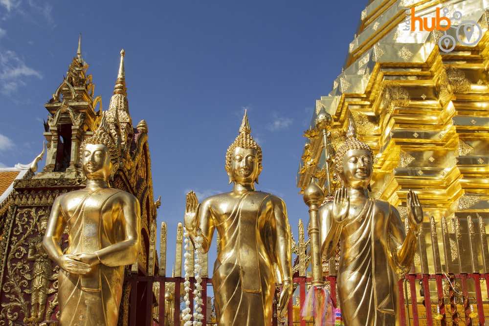 Standing Buddhas in front of the main Chedi