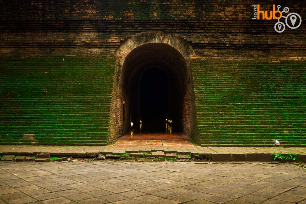 The tunnel entrance to Wat Umong