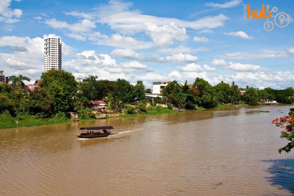 The cruise boat making its way up the Ping River