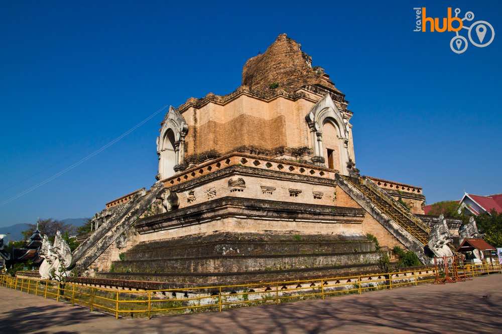 The earthquake damaged Chedi Luang Temple