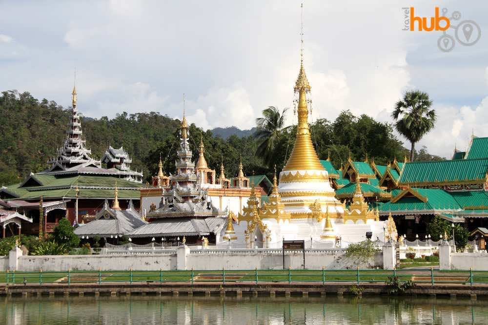 Wat Jong Kham/ Wat Jong Klang during the day.....