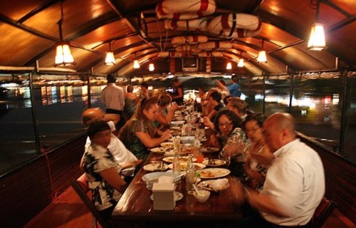 Dinner cruise Mae Ping River