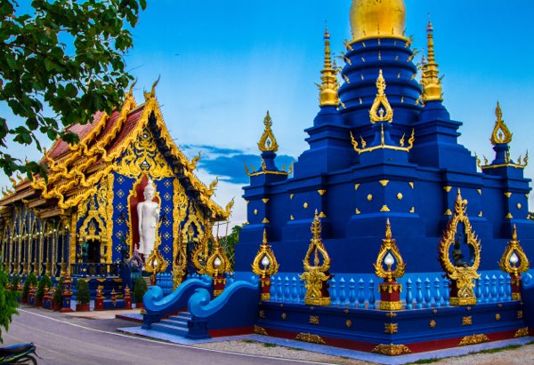 Blue Temple Chiang Rai tour
